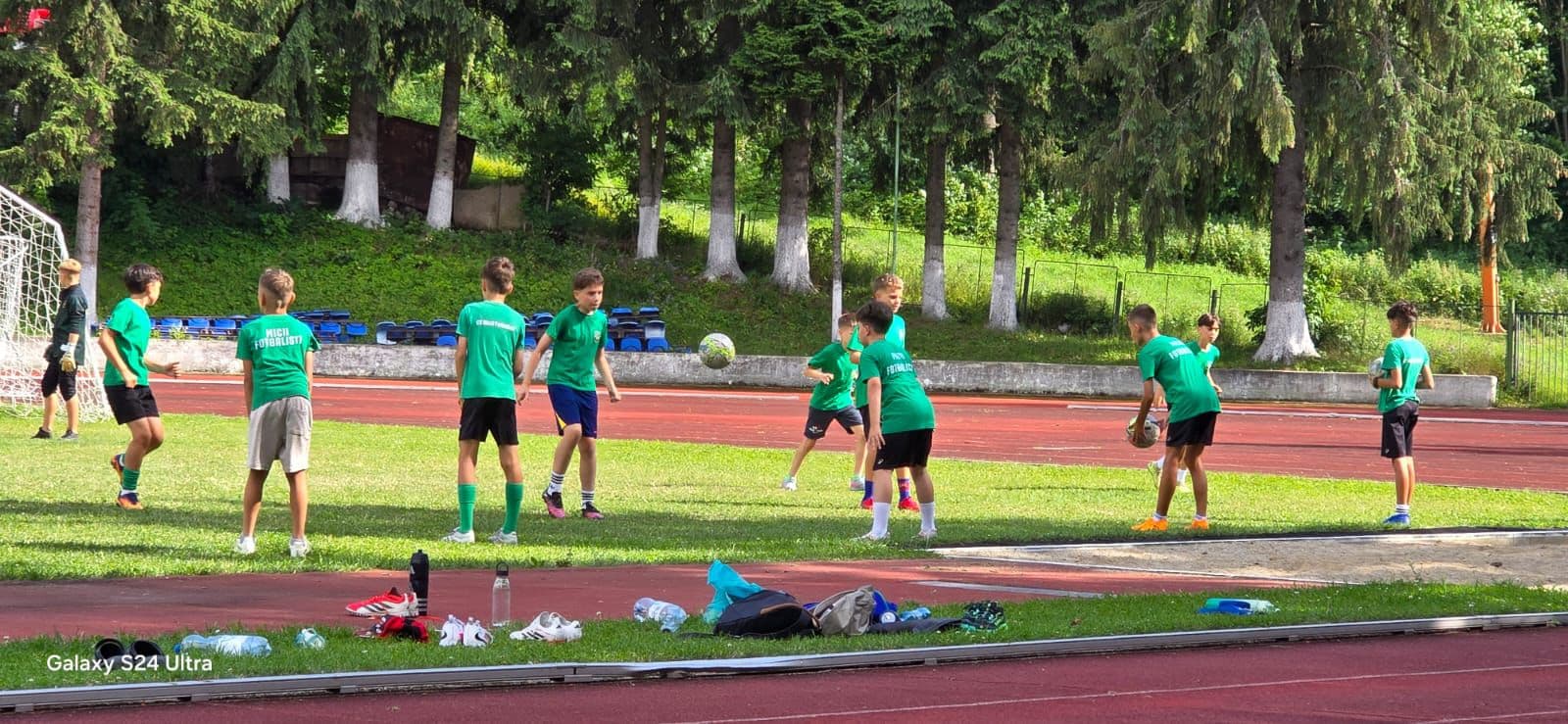Exercițiu pe teren, la cantonament